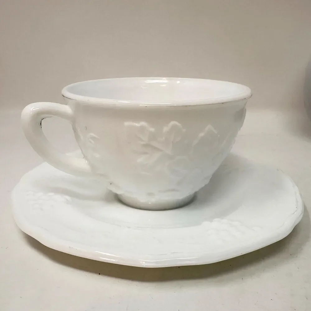 Vtg Indiana Colony Harvest Grape Milk Glass 5 Pc Set Plate Cup Saucer Cream Suga
